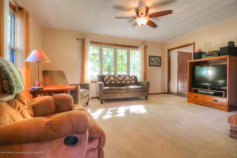 820 Andover Dr, Dewitt, MI 48820 photo 3
