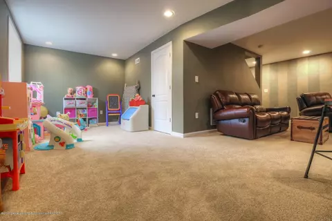 1091 Oakwood Dr, Dewitt, MI 48820 photo 17