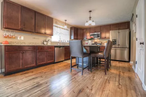 1091 Oakwood Dr, Dewitt, MI 48820 photo 5