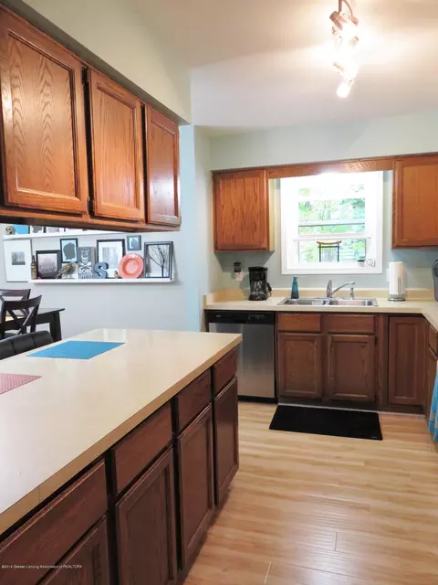 5603 Franklin St, Haslett, MI 48840 photo 9