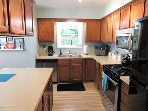 5603 Franklin St, Haslett, MI 48840 photo 6