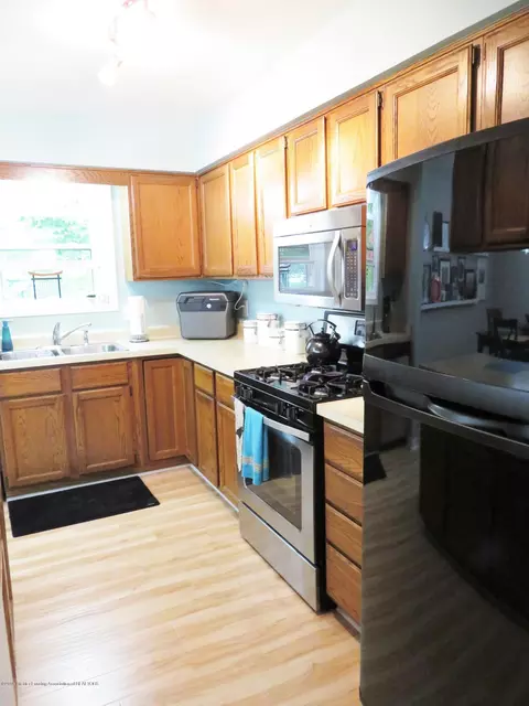 5603 Franklin St, Haslett, MI 48840 photo 8