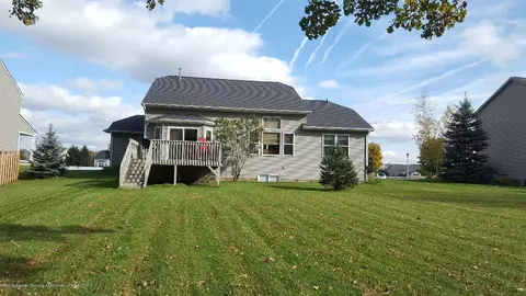 3892 Danbridge Dr, Lansing, MI 48906 photo 2