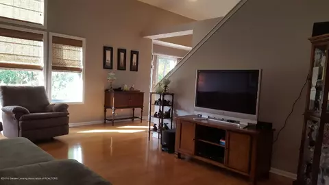 3892 Danbridge Dr, Lansing, MI 48906 photo 9