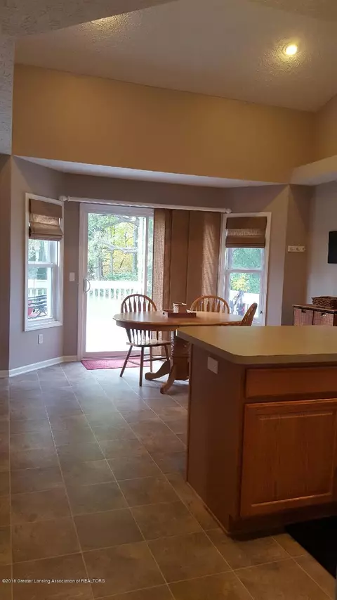 3892 Danbridge Dr, Lansing, MI 48906 photo 4