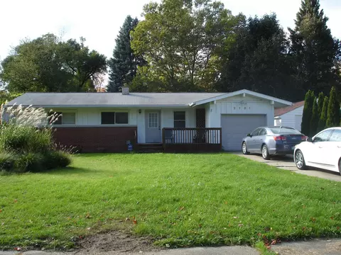 2101 Riverside Ct, Lansing, MI 48906 photo 3