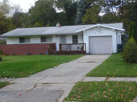 2101 Riverside Ct, Lansing, MI 48906 photo 2