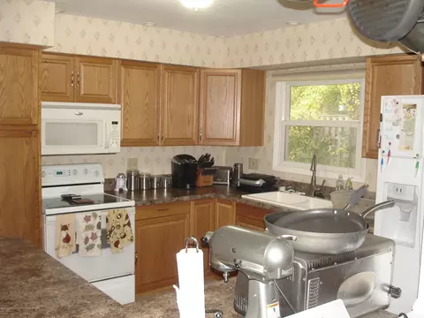 2101 Riverside Ct, Lansing, MI 48906 photo 7