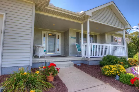 9840 Faust, Dewitt, MI 48820 photo 2
