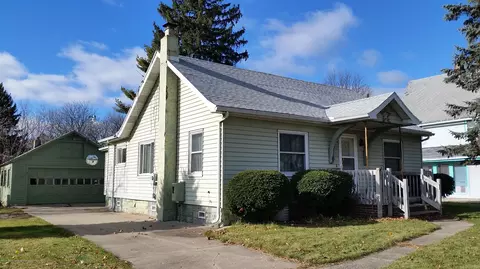 2075 Cedar St, Holt, MI 48842 photo 1