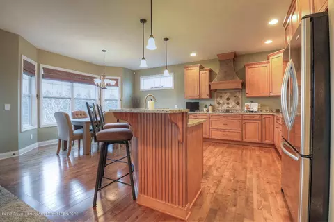 1079 Oakwood Dr, Dewitt, MI 48820 photo 3