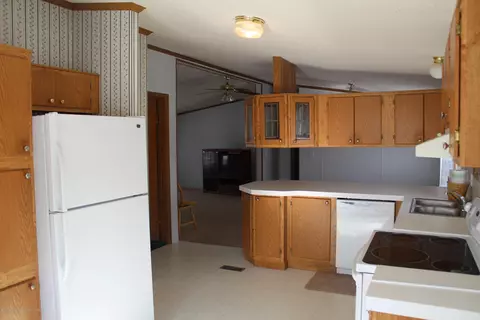 5594 S Corey, Perry, MI 48872 photo 4