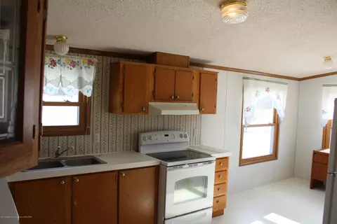 5594 S Corey, Perry, MI 48872 photo 6