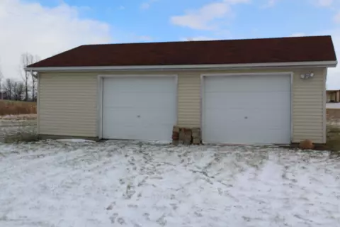 5594 S Corey, Perry, MI 48872 photo 2