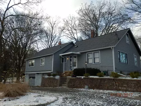 604 E Scott, Grand Ledge, MI 48837 photo 2