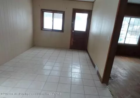 925 Maycroft St, Lansing, MI 48917 photo 8