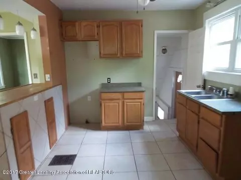 1712 Todd Ave, Lansing, MI 48910 photo 8