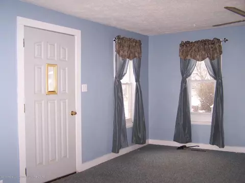 237 E Hamlin St, Eaton Rapids, MI 48827 photo 4