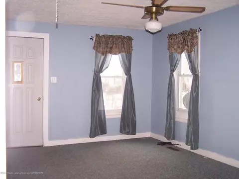 237 E Hamlin St, Eaton Rapids, MI 48827 photo 3