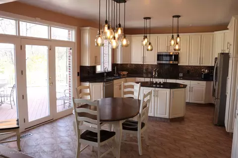 2014 Birch Bluff Dr, Okemos, MI 48864 photo 13