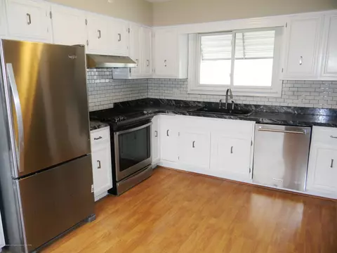 2501 Delta River Dr, Lansing, MI 48906 photo 4