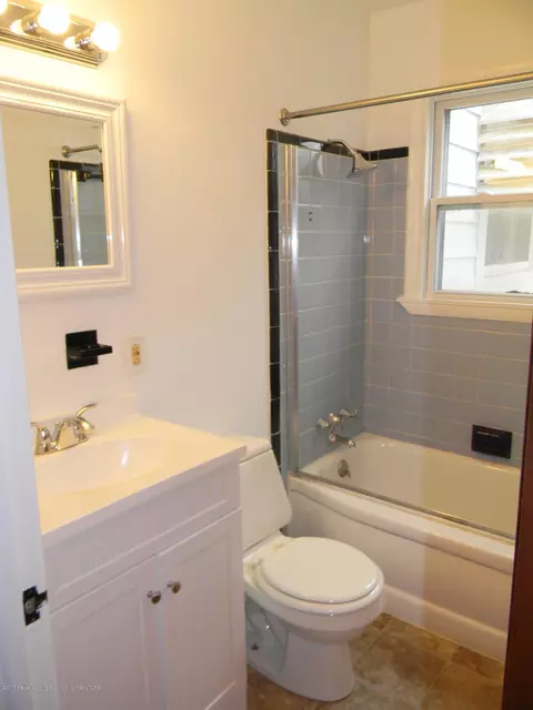 2501 Delta River Dr, Lansing, MI 48906 photo 10