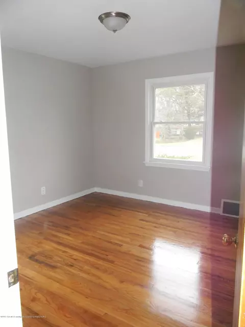 2501 Delta River Dr, Lansing, MI 48906 photo 11