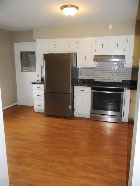 2501 Delta River Dr, Lansing, MI 48906 photo 6