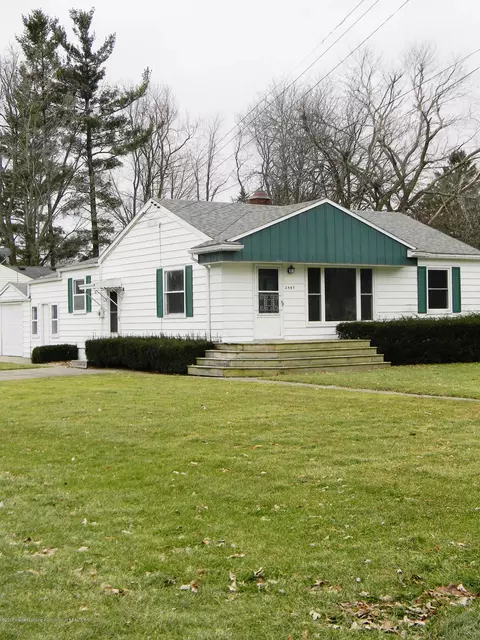 2501 Delta River Dr, Lansing, MI 48906 photo 1