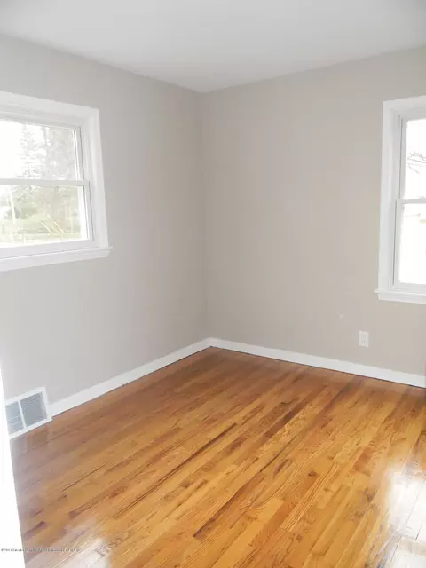 2501 Delta River Dr, Lansing, MI 48906 photo 12