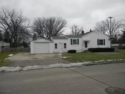 2501 Delta River Dr, Lansing, MI 48906 photo 3