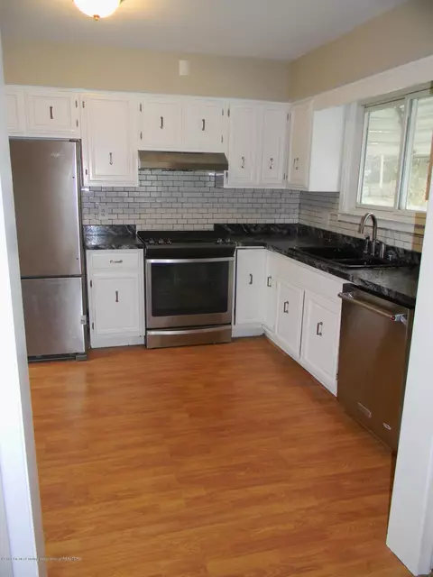 2501 Delta River Dr, Lansing, MI 48906 photo 5