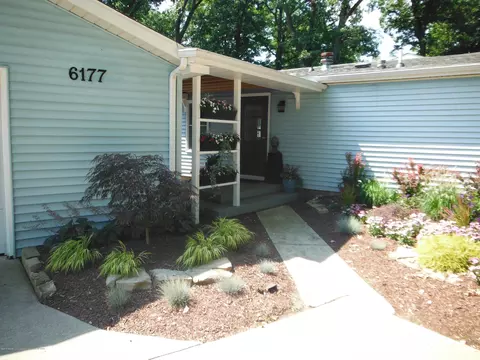6177 E Lake Dr, Haslett, MI 48840 photo 3