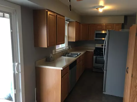 1027 Robins Rd, Lansing, MI 48917 photo 4