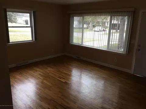 1027 Robins Rd, Lansing, MI 48917 photo 2