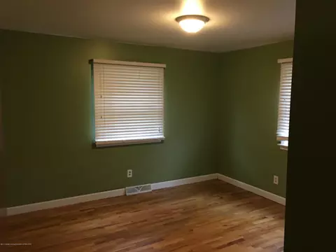 1027 Robins Rd, Lansing, MI 48917 photo 9