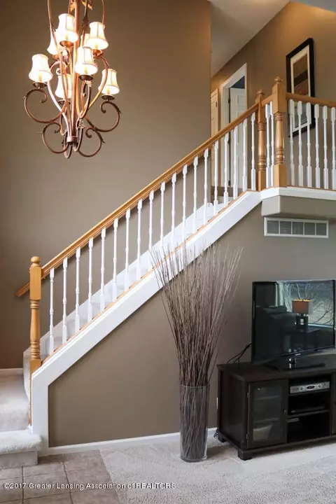 16920 Cedarbrook Dr, Haslett, MI 48840 photo 5