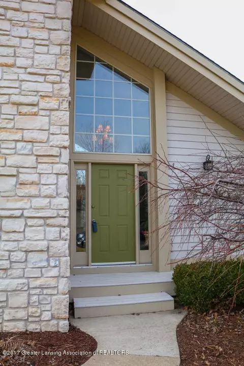 16920 Cedarbrook Dr, Haslett, MI 48840 photo 2