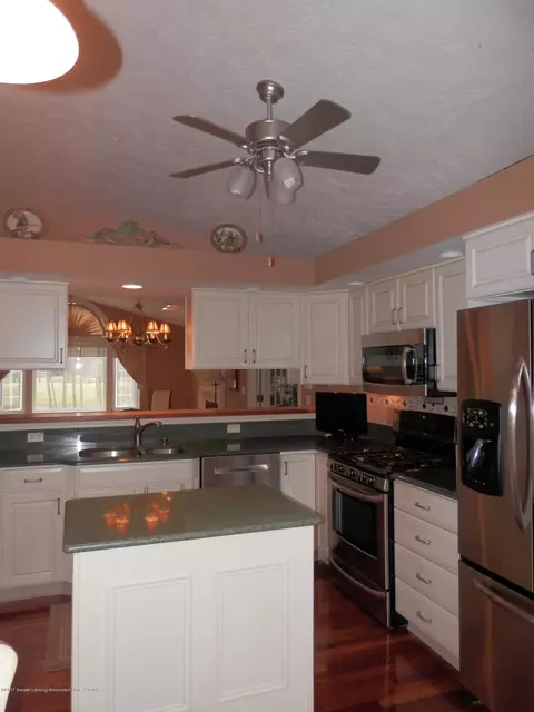 15353 Classic Dr, Bath, MI 48808 photo 10