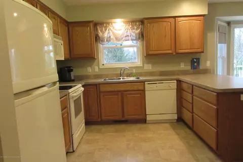 3902 Danbridge Rd, Lansing, MI 48906 photo 8