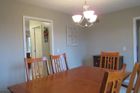 3902 Danbridge Rd, Lansing, MI 48906 photo 5