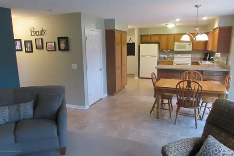 3902 Danbridge Rd, Lansing, MI 48906 photo 15