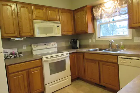 3902 Danbridge Rd, Lansing, MI 48906 photo 7