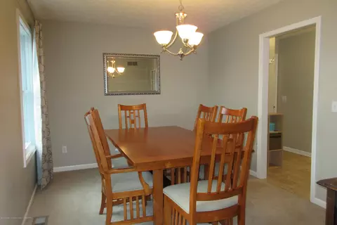3902 Danbridge Rd, Lansing, MI 48906 photo 4