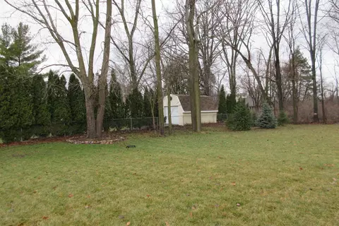 3902 Danbridge Rd, Lansing, MI 48906 photo 35