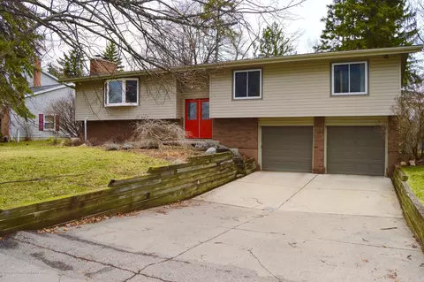 1952 Bloomfield Dr, Okemos, MI 48864 photo 1