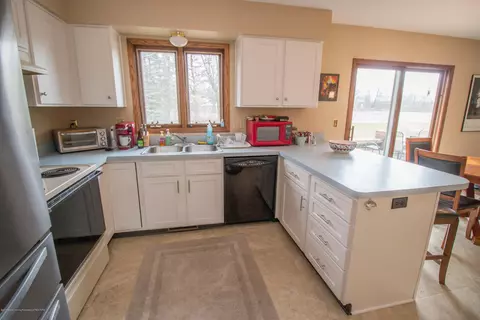636 Earliglow Ln, Haslett, MI 48840 photo 9