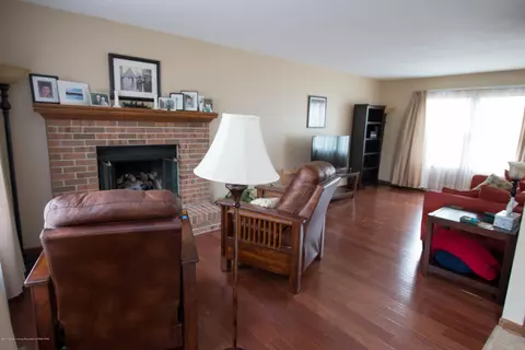 636 Earliglow Ln, Haslett, MI 48840 photo 2