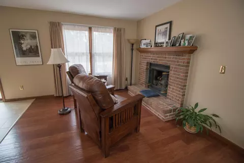 636 Earliglow Ln, Haslett, MI 48840 photo 4
