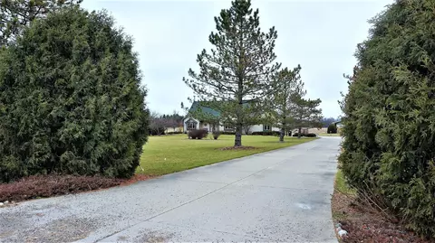 642 Harper Rd, Mason, MI 48854 photo 2